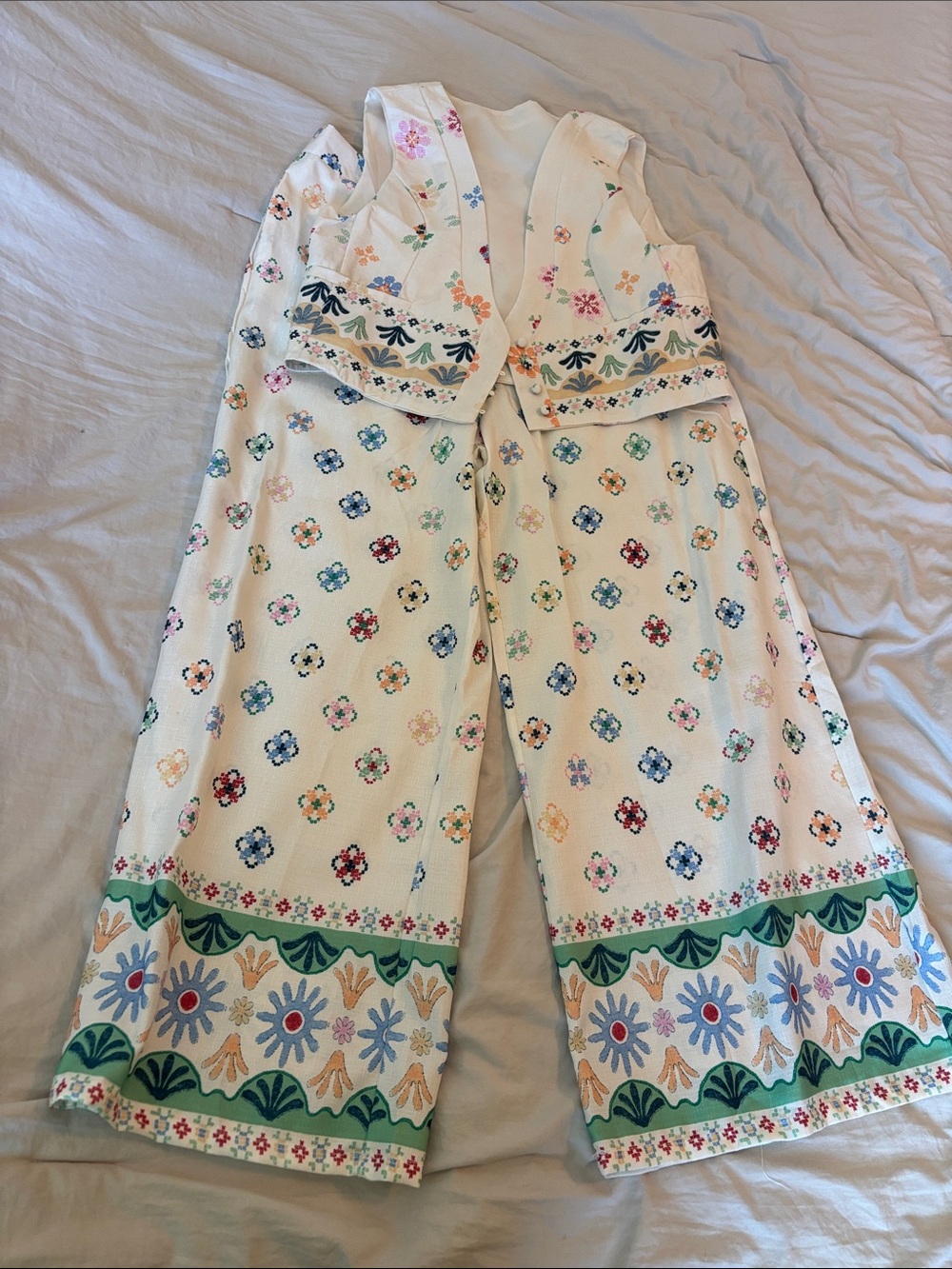 Vest and pants set L with Multicolor Floral Embroidery